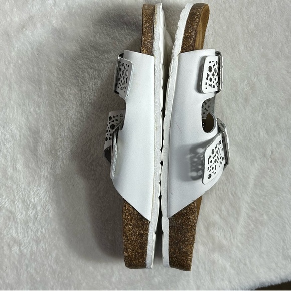 Bio-Gold Women's White Die-Cut Dual Buckle Strap Sandals Size 9.5 - Picture 7 of 8
